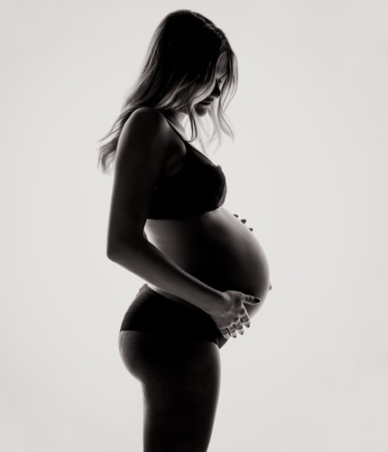 PREGNANT WOMAN PHOTO