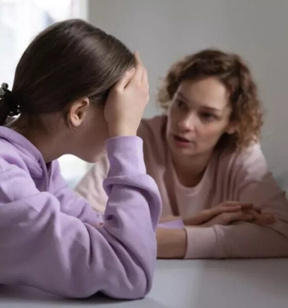  Signs Of a Narcissistic Mother And How To Cope
