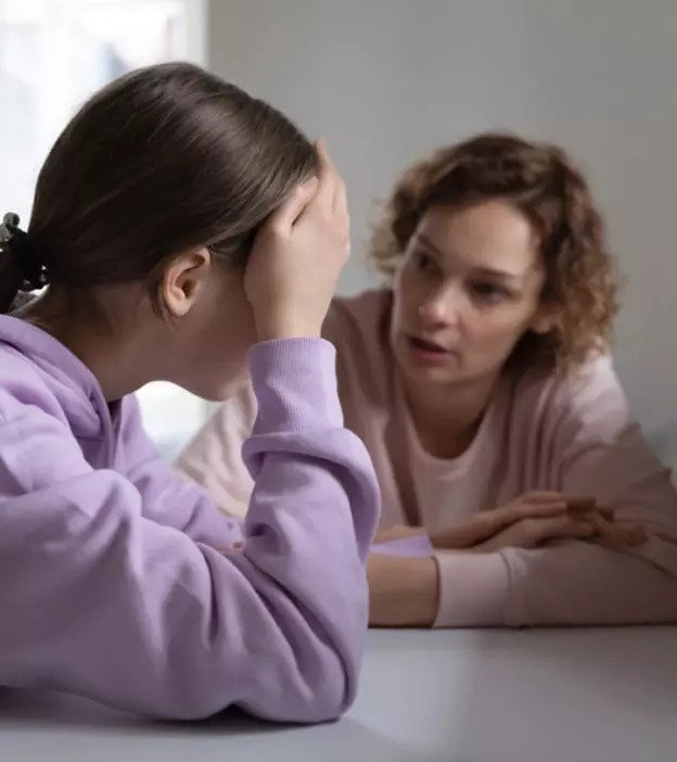  Signs Of a Narcissistic Mother And How To Cope