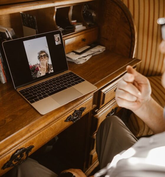 How To Make Online Relationships Work Through Long Distance?