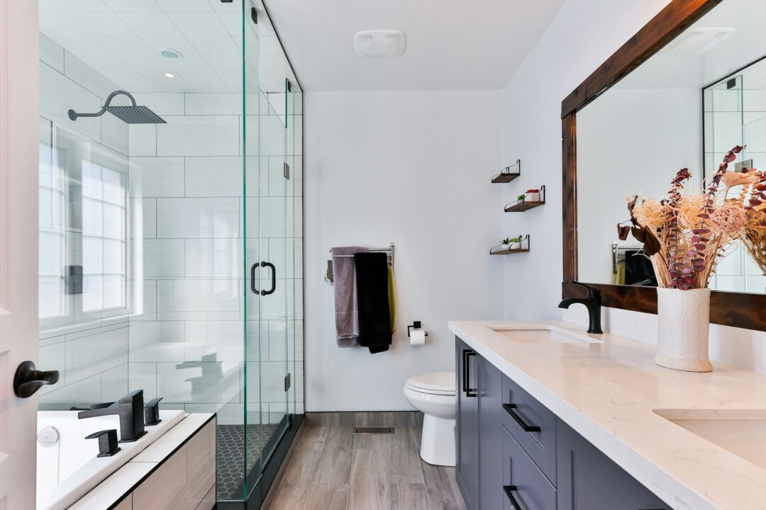 Bathroom Remodeling Trends That Are Hot Right Now